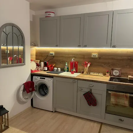 13 With Fireplace & Terrace, St John Park Apartment *
