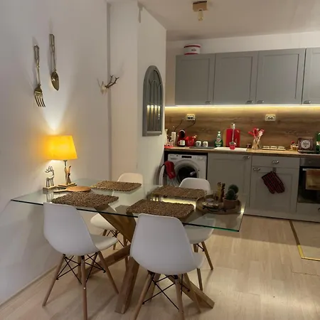 Apartment 13 With Fireplace & Terrace, St John Park *