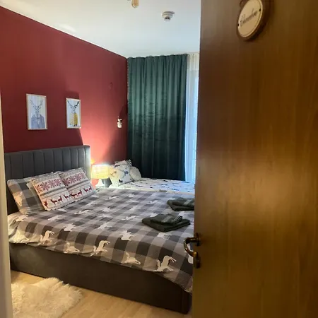 Apartment 13 With Fireplace & Terrace, St John Park *